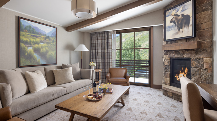 rusty parrot lodge spa suite living room