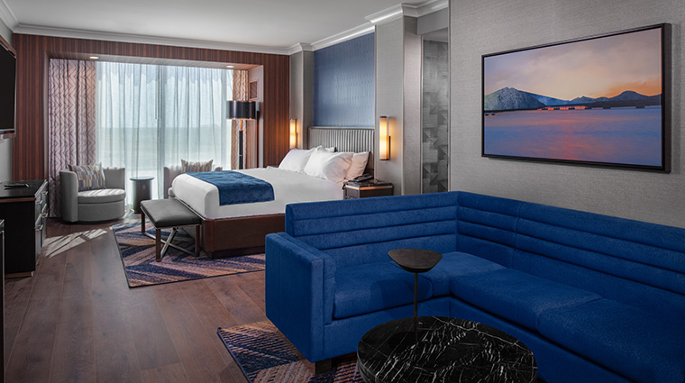 saracen casino resort living room