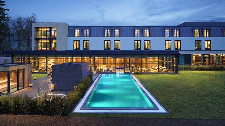 schloss pool exterior