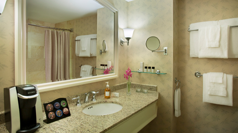 seaport hotel world trade center guest bathroom