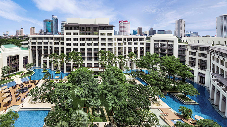 siam kempinski hotel bangkok garden pool