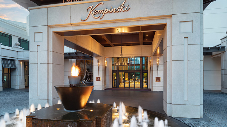 siam kempinski hotel bangkok porte cochere