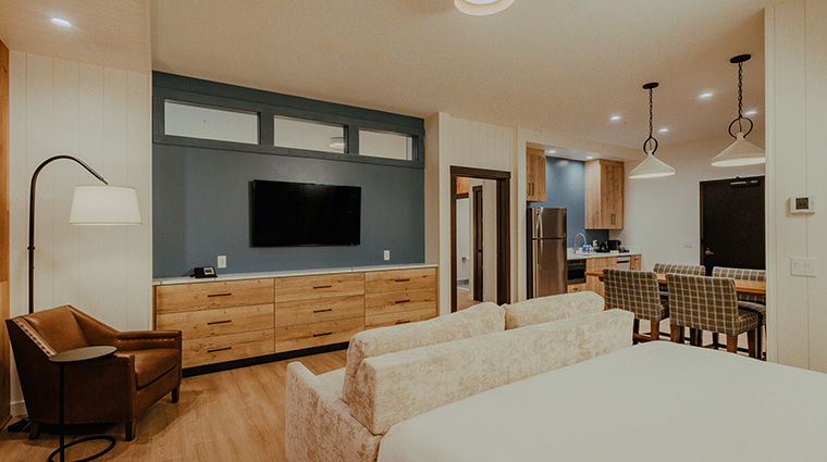 skaneateles fields resort and spa family room