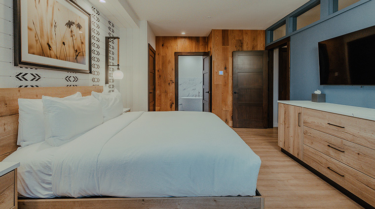 skaneateles fields resort and spa lodge suite