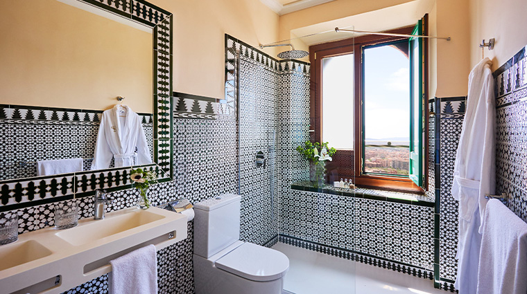 the alhambra palace hotel bano
