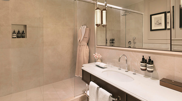 the bristol belgrade deluxe king bathroom