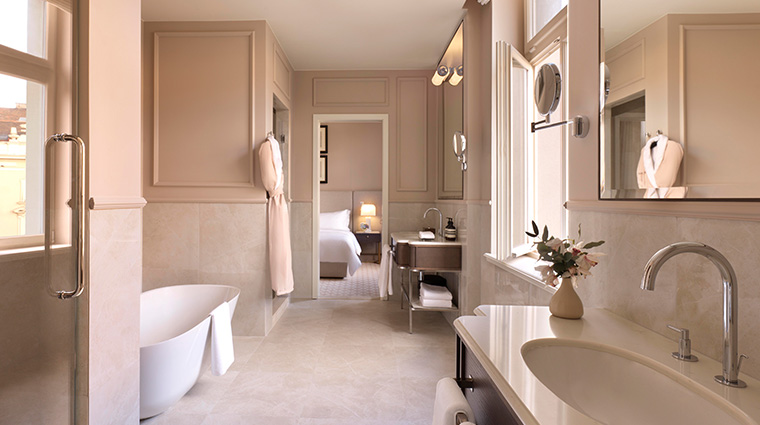 the bristol belgrade grand deluxe suite bathroom