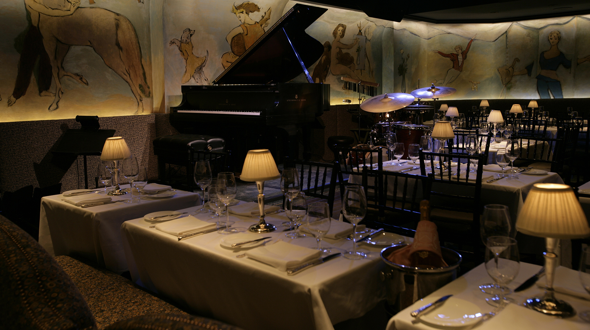 Café Carlyle Entertainment: A Glimpse Into The Iconic Venue's Rich ...