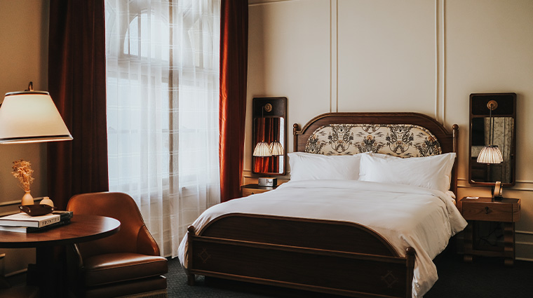 the driskill historic guest room2