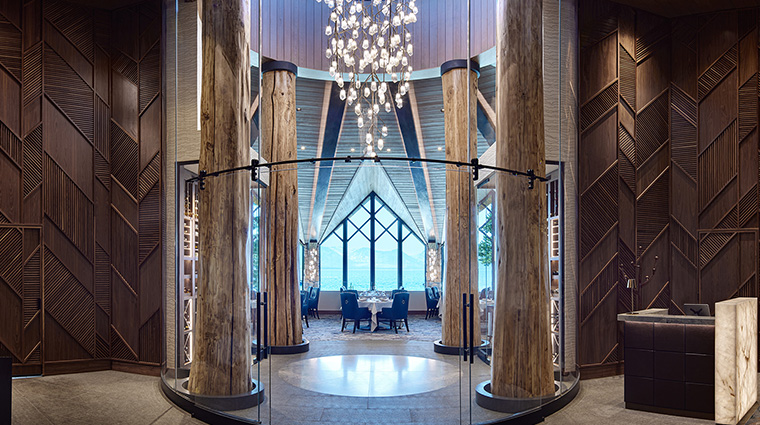 the edge restaurant and lounge entryway