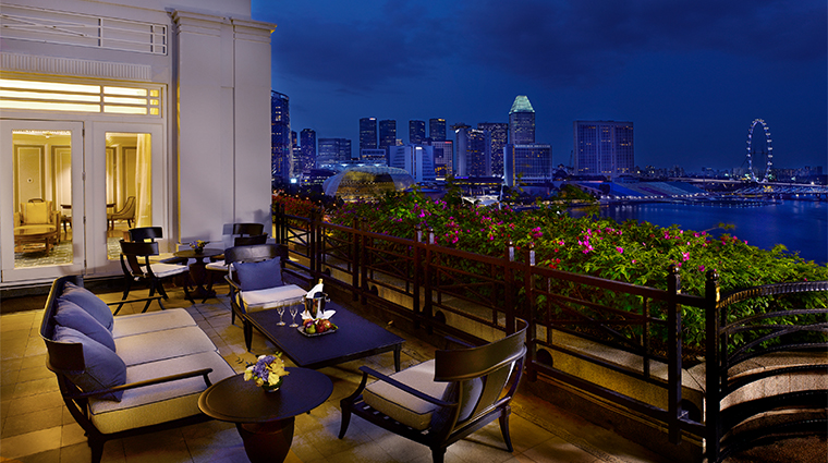 the fullerton hotel singapore fullerton suite balcony dining