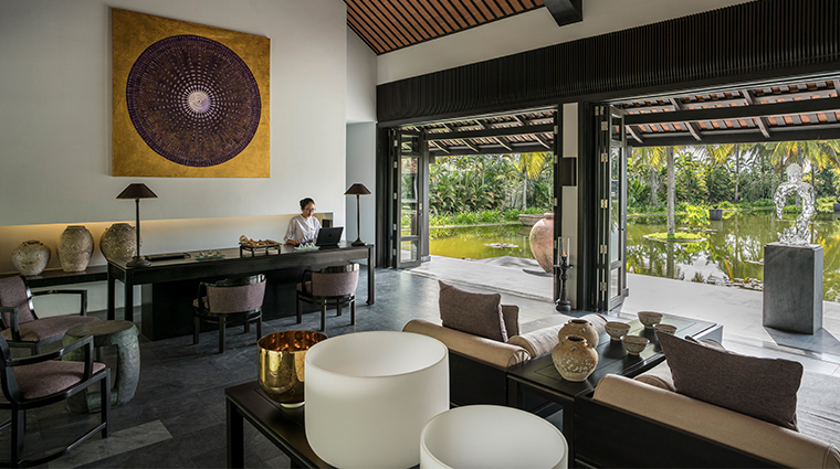 the heart of the earth spa reception