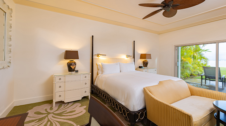 the kahala hotel and resort king bed2