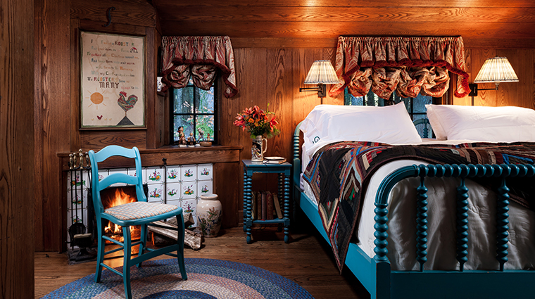 the lodge at glendorn roost cabin bedroom
