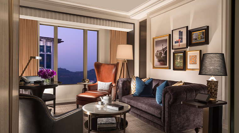 the londoner macao louis suite living room