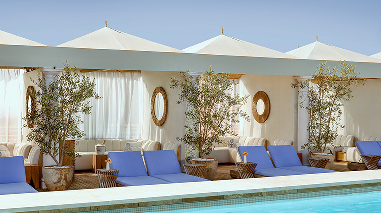 the maybourne beverly hills rooftop pool3