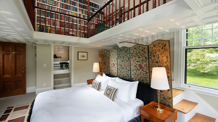 norumbega inn library guestroom