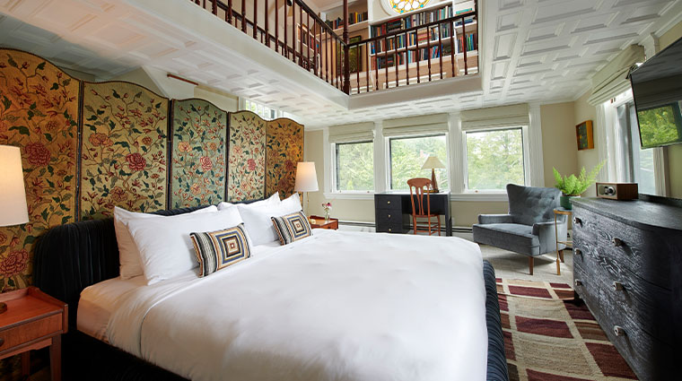 norumbega inn library guestroom2