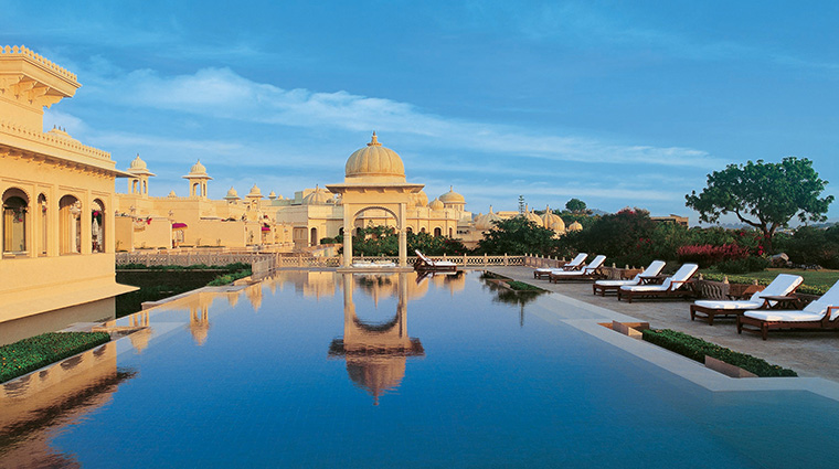 the oberoi udaivilas udaipur spa pool