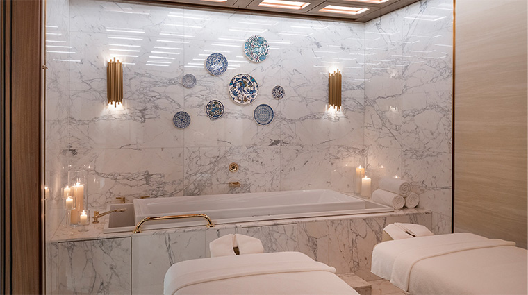the peninsula spa and wellness centre couple treatment room
