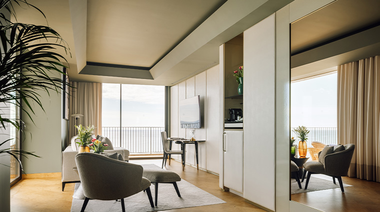 the reserve room detail