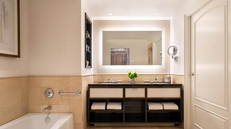 the ritz carlton dallas deluxe0bathroom