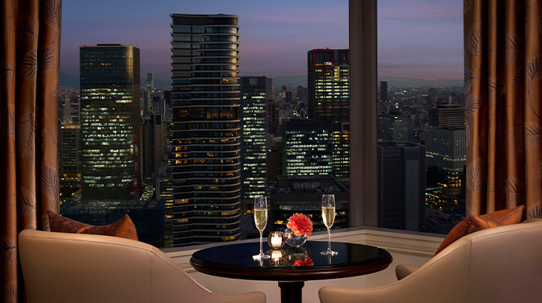 ritz carlton osaka Club Lounge image table evening