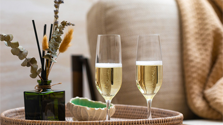 the ritz carlton spa reynolds lake oconee champagne in relaxation lounge
