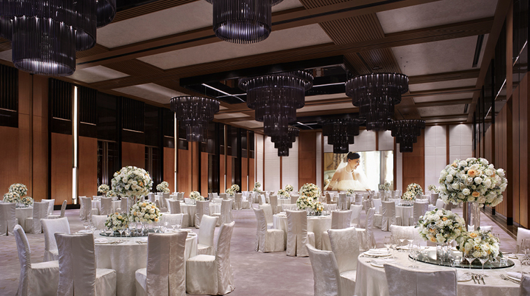 the ritz carlton xian grand ballroom wedding setup