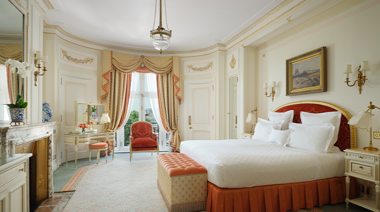 the ritz london deluxe suite bedroom