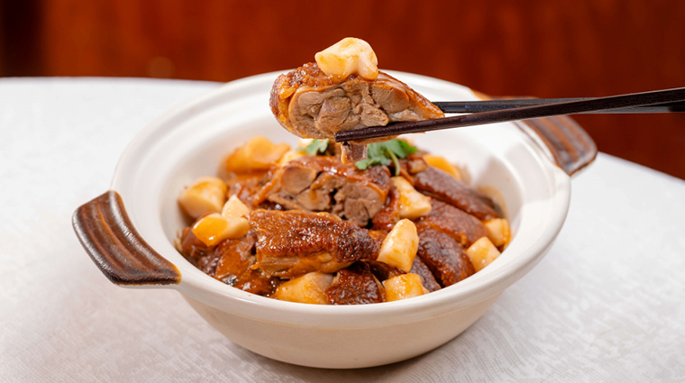 the royal garden chinese restaurant braised goose with plum and young ginger in casserole