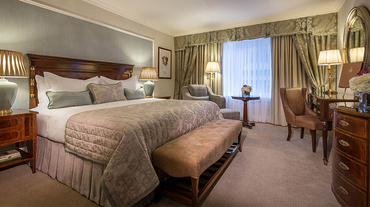 the shelbourne dublin a renaissance hotel deluxe room