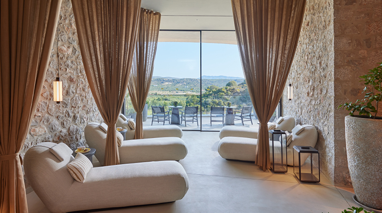 mandarin oriental costa navarino the spa relaxation area