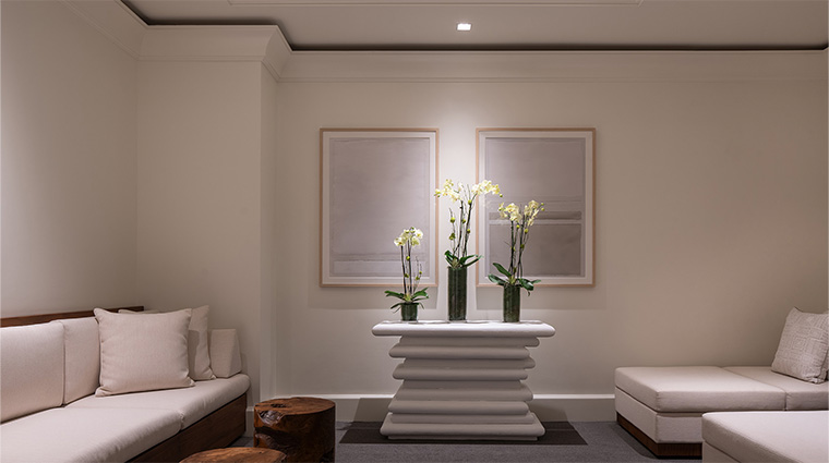 the spa salon at the ritz carlton sarasota lounge area