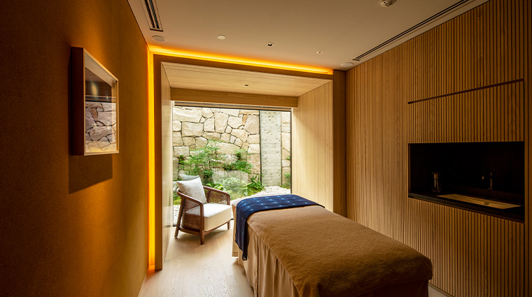 thermal spring spa treatment room3