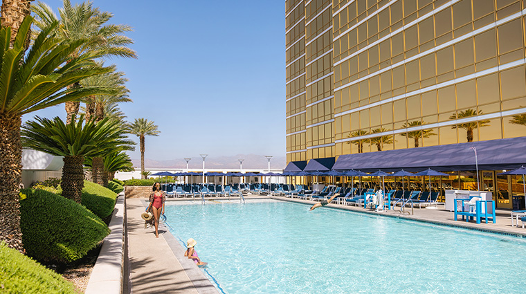 trump international hotel las vegas pool family