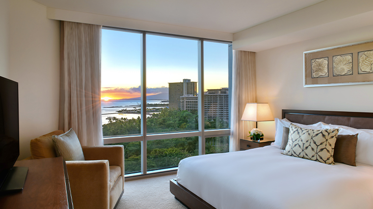 trump international hotel waikiki Premium Ocean Front Suite Bedroom