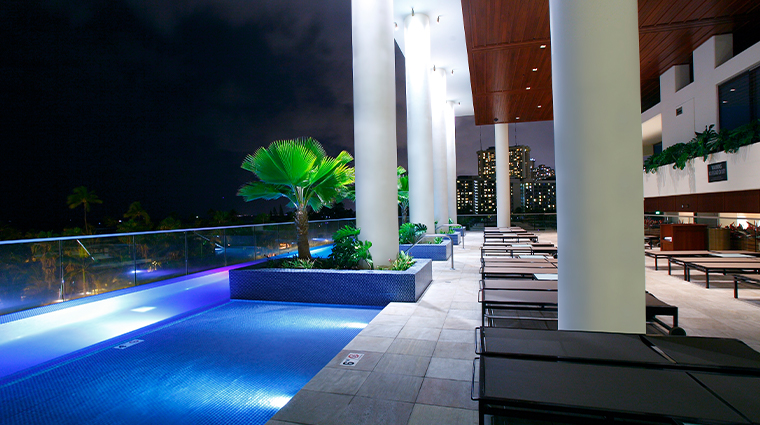 trump international hotel waikiki infinity pool night