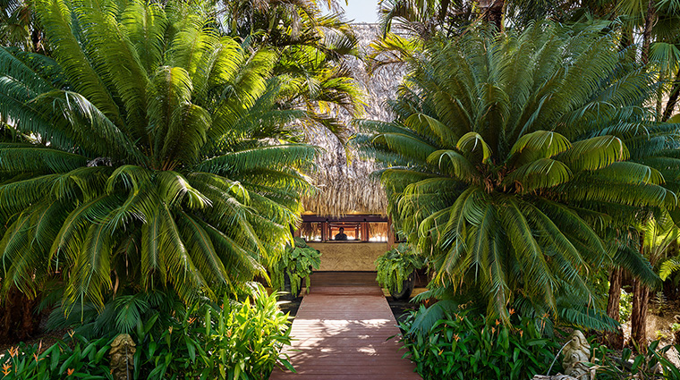 turtle inn garden pathway