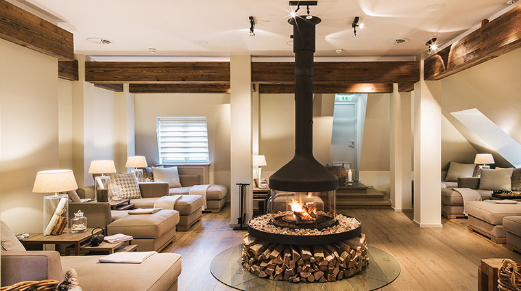 vier jahreszeiten spa fairmont hotel relaxation area2