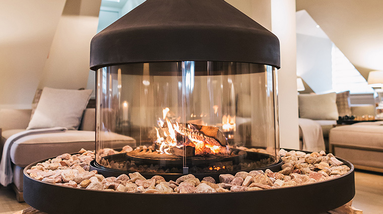 vier jahreszeiten spa fairmont hotel relaxation area3
