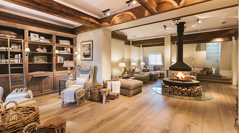 vier jahreszeiten spa fairmont hotel relaxation area4