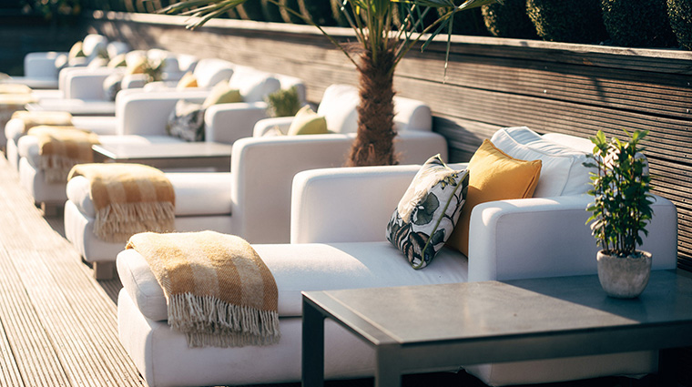 vier jahreszeiten spa fairmont hotel rooftop terrace