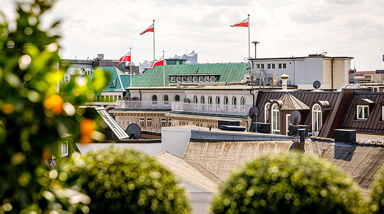 vier jahreszeiten spa fairmont hotel rooftop terrace2