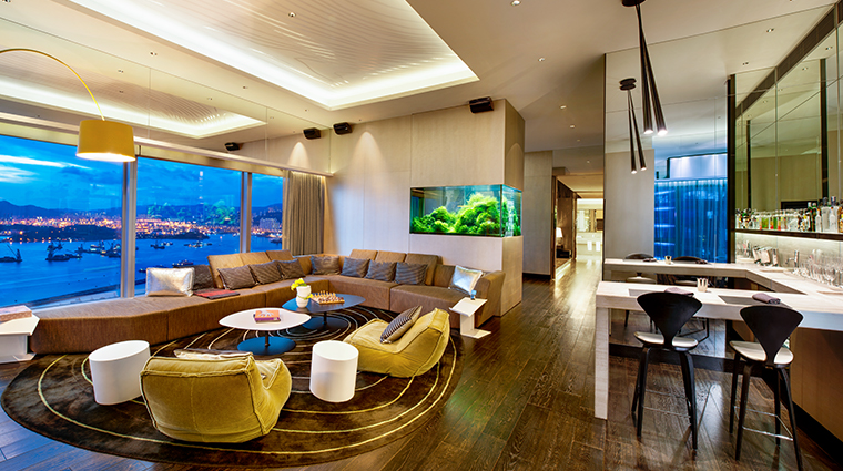 w hong kong extreme WOW suite living