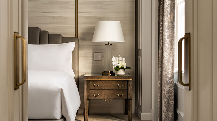 waldorf astoria new york one bedroom suite bedroom