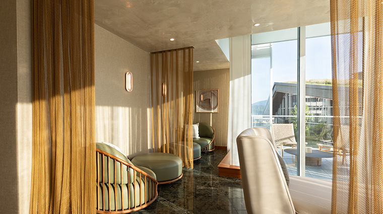 willow stream spa at fairmont pacific rimwomand lounge
