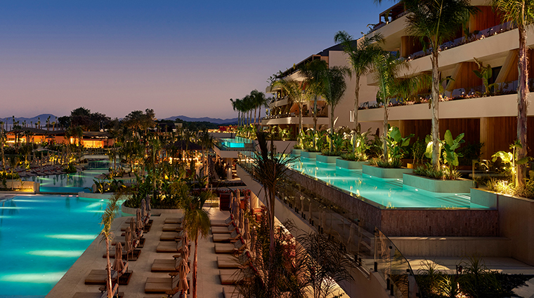 xo cap arnna suite infinity pool
