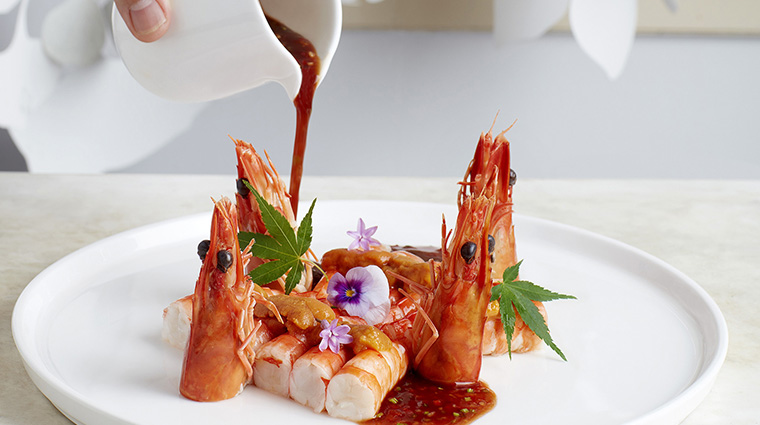 yi by jereme leung chilled tiger prawn in chinese wine brine